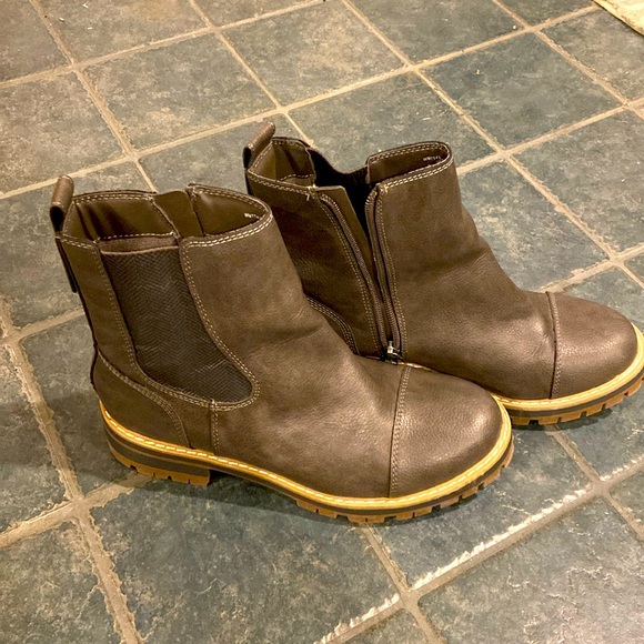 NWOT! Time and Tru size 8, faux brown leather lug sole boots! - Picture 1 of 5